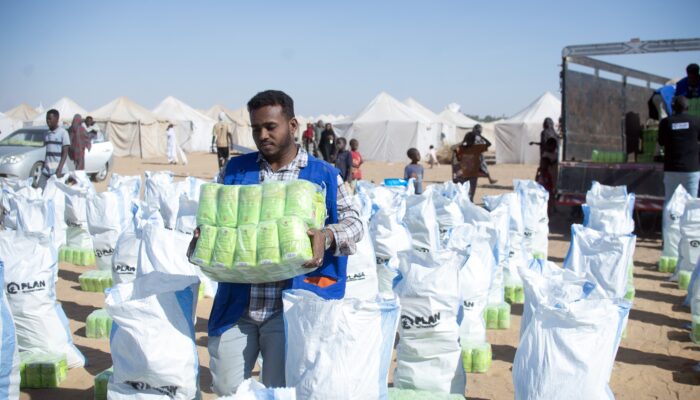 Community preparedness when disaster meets conflict 