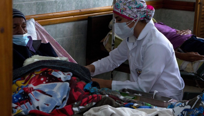 ‘Localizing humanitarian decision making: MSF’s Field Recentralisation initiative’